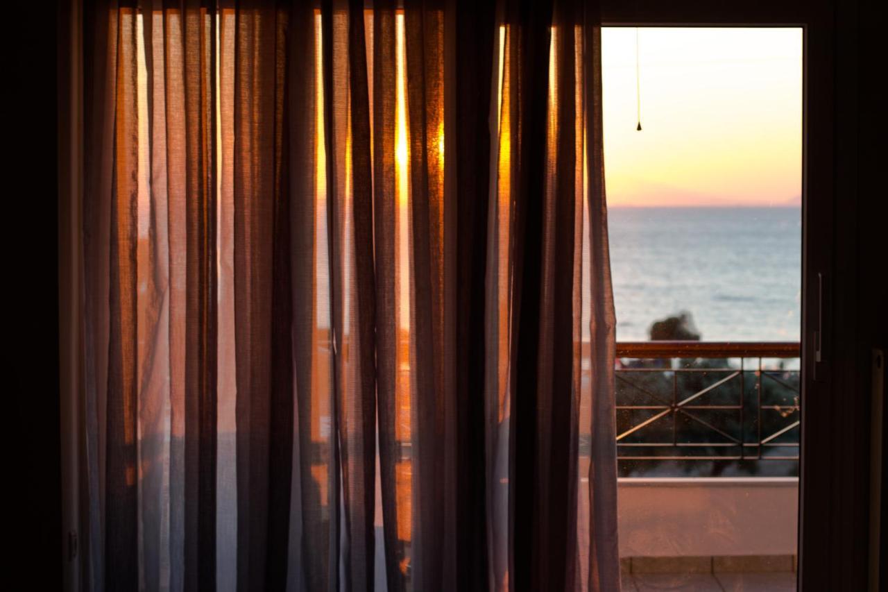 Luxury Seaview Apartment By The Sea Saronida Exterior foto
